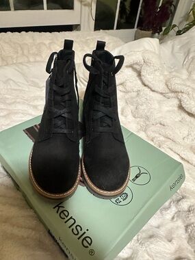 Kensie Black Lace-Up Ankle Boots with Contrast Welt